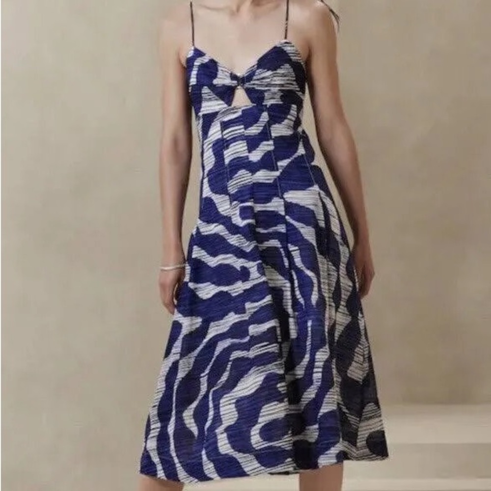 New with tags Banana Republic V neck adjustable strap maxi dress size 6